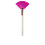 UBU - URBAN BEAUTY UNITED  FRANCE ME fan brush 1 u